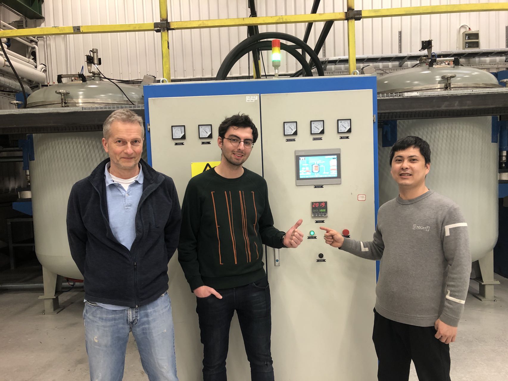 Engineers install vertical graphitization furnace and horizontal carbonization furnace in Sweden